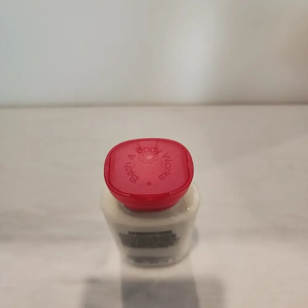 Bath & Body Works bbw strawberry